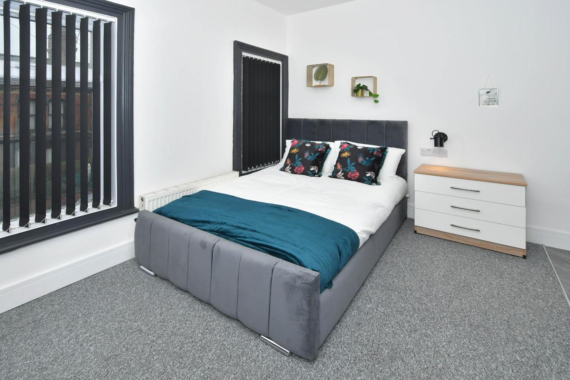 Townhouse @ 202 Walthall Street Крю Екстериор снимка
